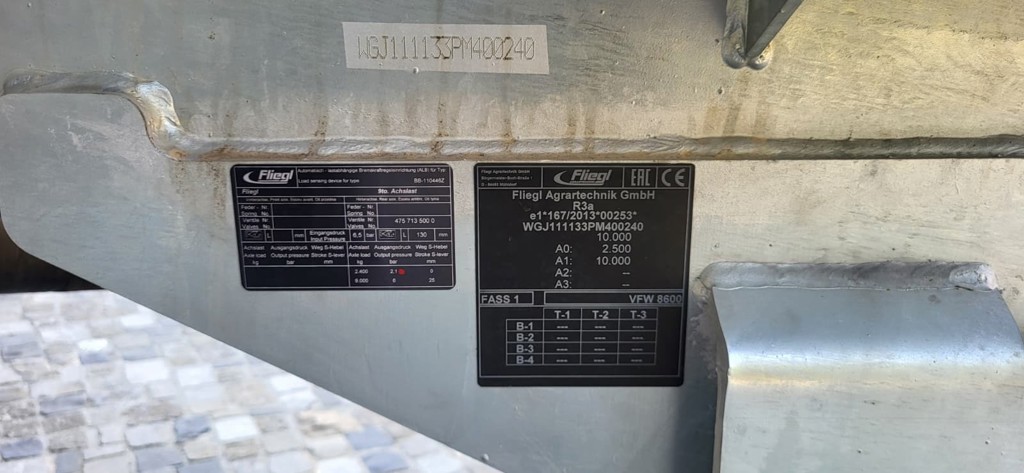 bf4c20ab-bd38-41cc-8370-1bbb4993be64-Fliegl 8600 2.jpg