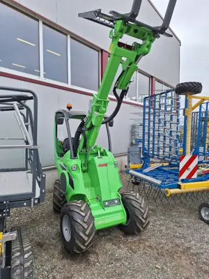 Hoflader AVANT 640i