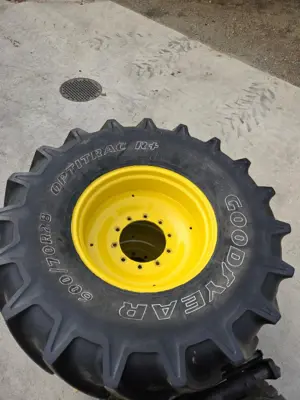 John Deere Kompletträder 600/70R28 und 650/85R38