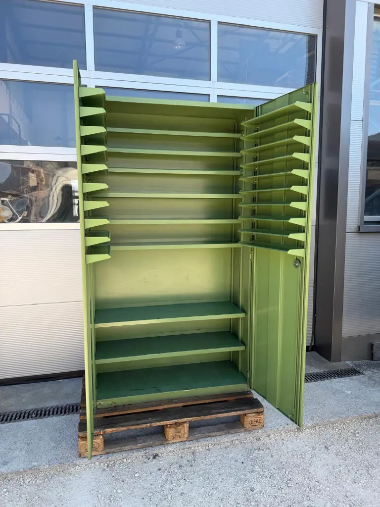 94f7a300-0b0d-4ab0-9602-6ecc7fd98453-14_Metallschrank_Kleinteillager_05.jpg