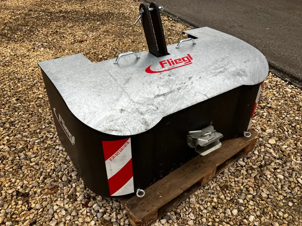 Fliegl Frontgewicht inkl. Werkzeugablage / Poids avant avex compartiment a outil