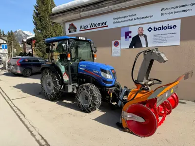 Kommunaltraktor ISEKI TG 6670 mit Schneefräse