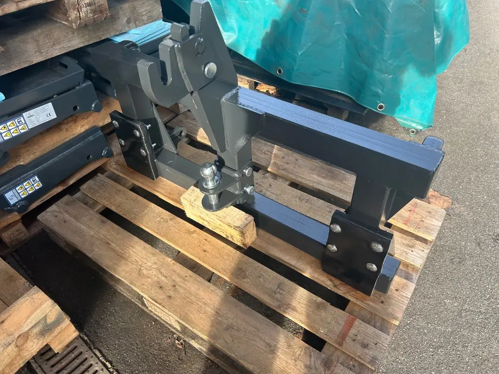 Adapter zur Aufnahme von 3-Pkt-Geräten