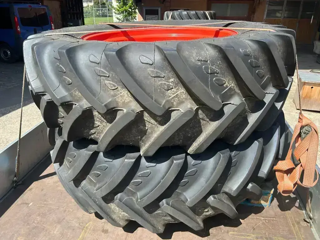 Kompletträder zu Claas Arion 400 oder MF