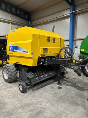 Rundballenpresse New Holland BR560A Crop Cutter