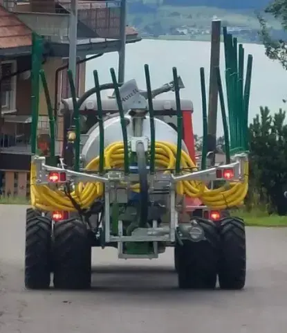 Huser Aufbau Kombifass 4000 m. Schleppschlauch