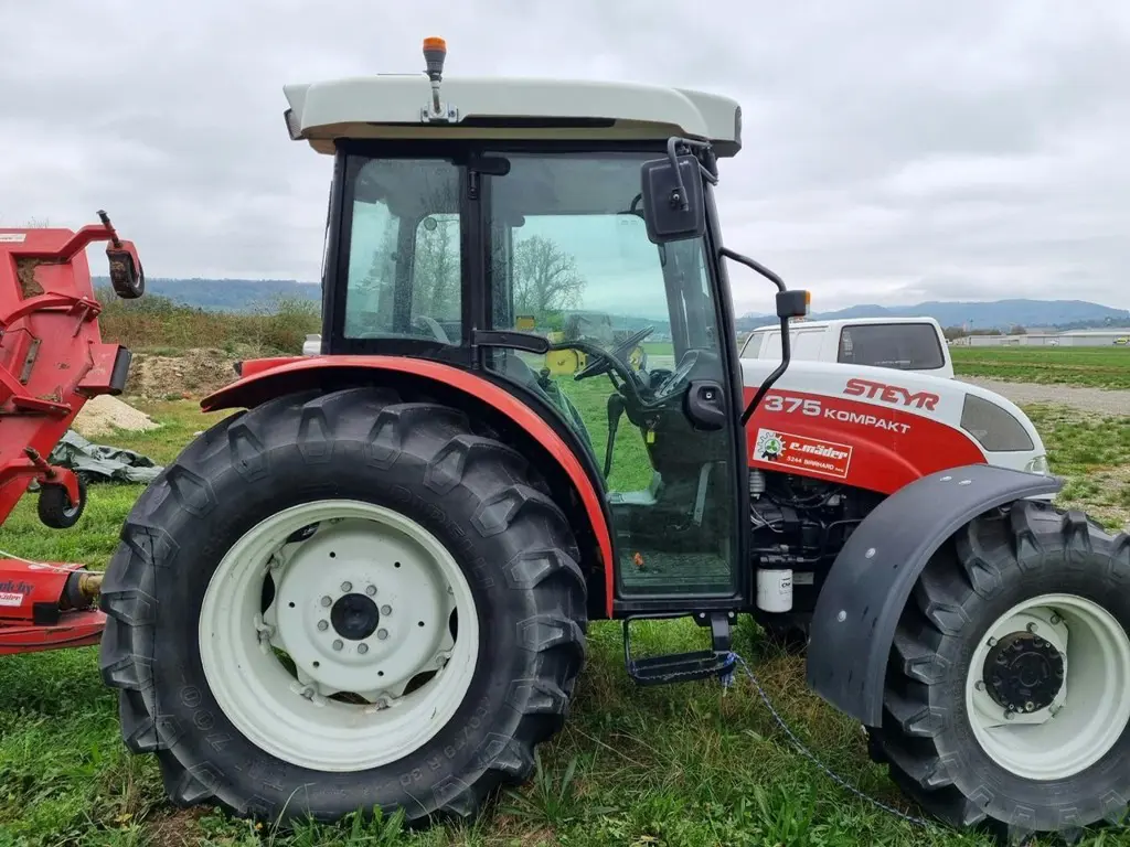 b4bf562b-4f57-4fc6-8707-fb54e7a35b84-Traktor2.jpg