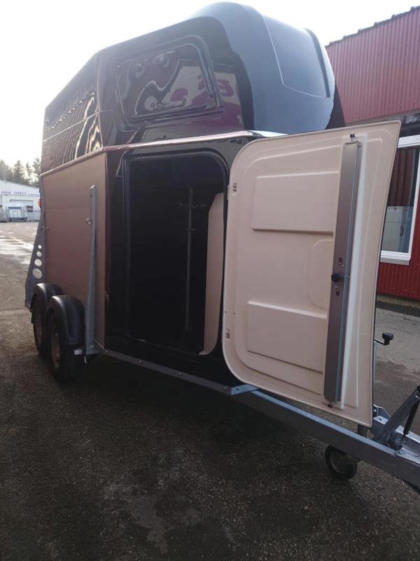 7daa5541-22a1-4106-9b5d-58509fcc448f-APT 2500 Thensa Noir 5.jpg