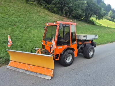 Holder C 9700 H inkl Zaugg Schneepflug