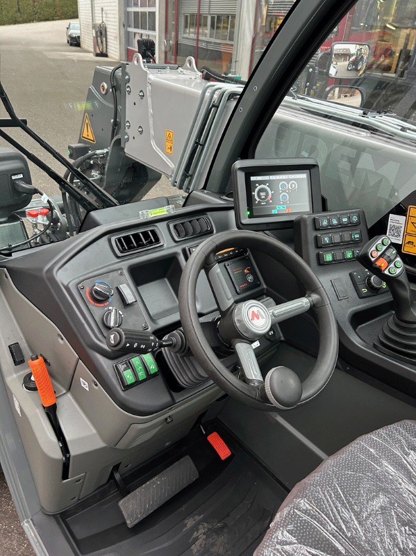 0e051cab-5122-4199-9a70-dc27e12e54bf-Weidemann6025-5.jpg