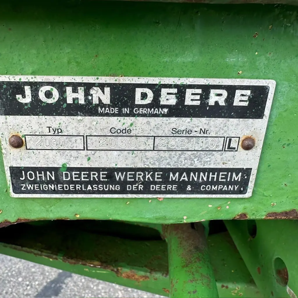 0fa05fa9-5a30-46f9-9db5-7f97a4042e1a-John Deere 2030_2.jpg