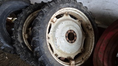 Radsatz / Kompletträder 230/95R36 9.5R36