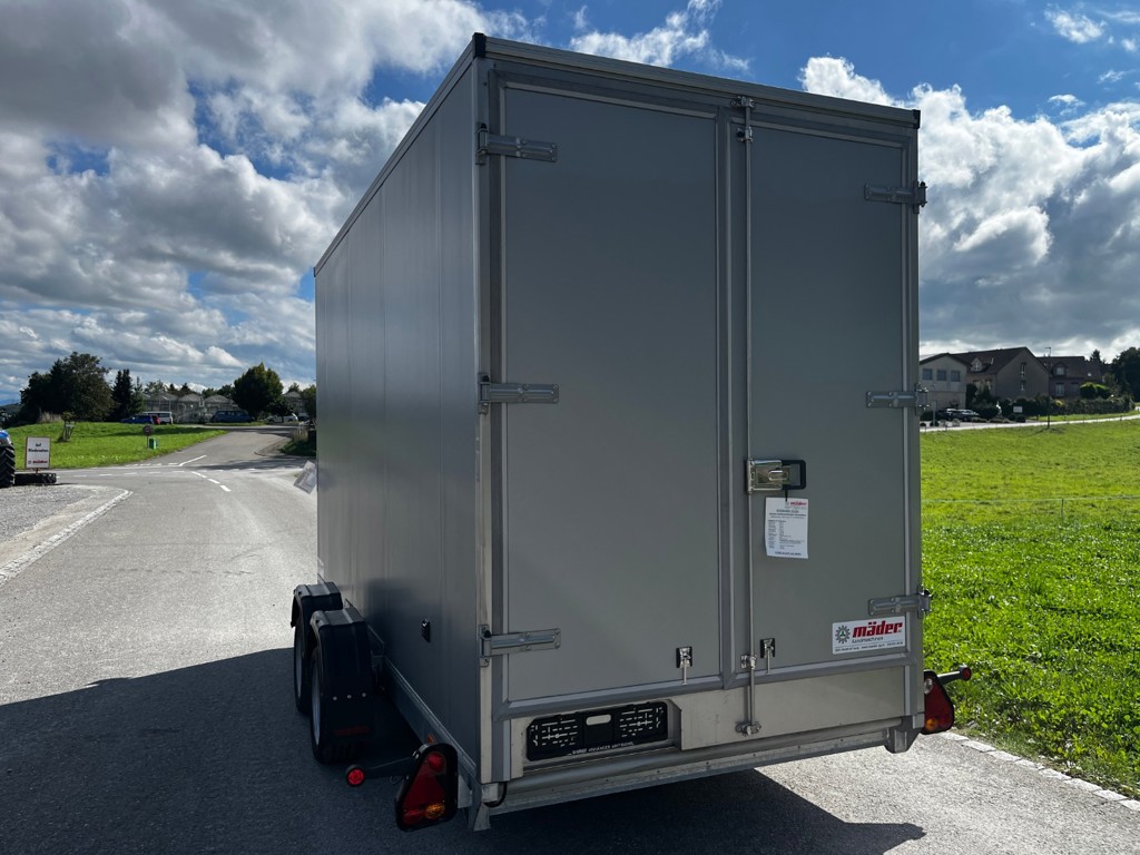 f6e72c4a-eb9b-4a0d-af79-37bf5c9a7223-35655 Vezeko Anhänger Auto Kofferanhänger absenkbar (3).jpg