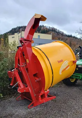 Strohmühle Teagle Tomahawk 505M mit Auswurf oben