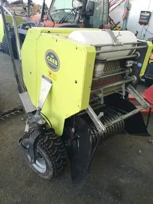 CAEB Mini Rundballenpresse mit Wickler
