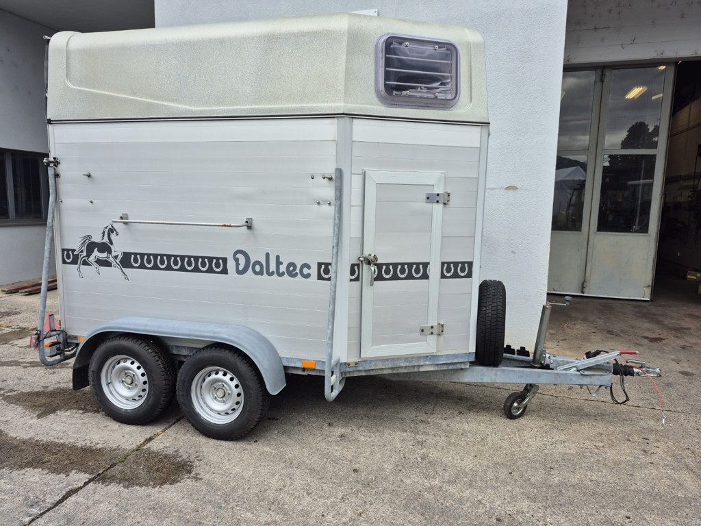 73dcb165-ba4e-44a6-b831-94158a12ca93-Pferdeanhänger Pferdetransporter Daltec Carco 2 LMB Maschinen GmbH 3.jpg