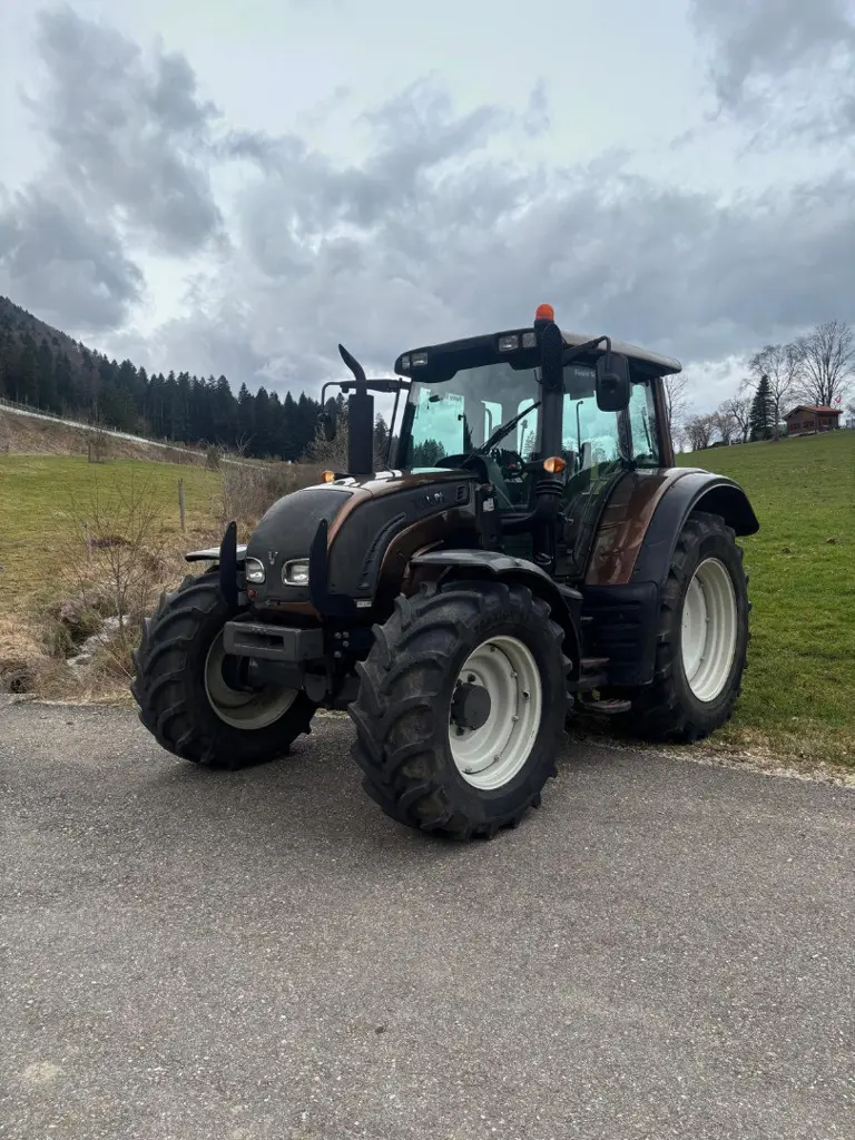 cb9a3bfc-4549-47d6-8510-895ae854078f-Valtra N142 (2).jpg