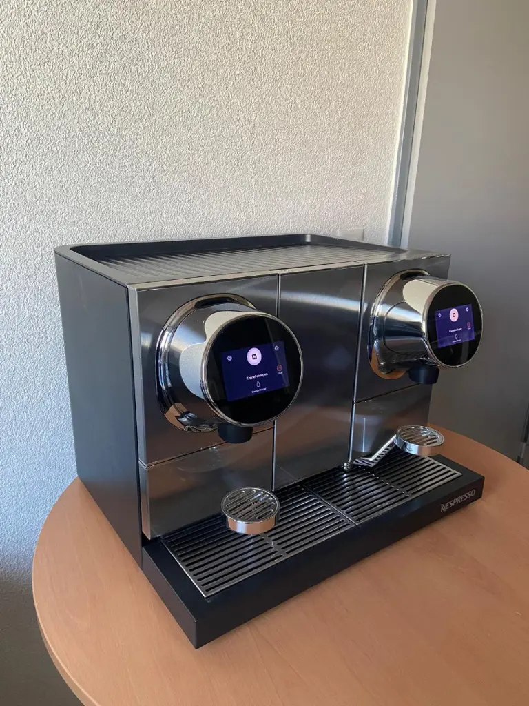 19592d1e-460f-4ac4-b826-228051ebefcf-Nespresso_Professional_Momento 200_11.jpg