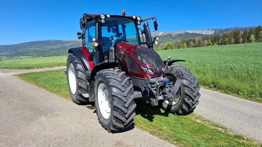 f24e8204-40f5-47f2-b606-71f2e58f51d3-Valtra G 135  (7).jpg