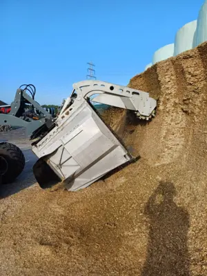 Futtermischer mit Fräss für Fahrsilo oder Silageba