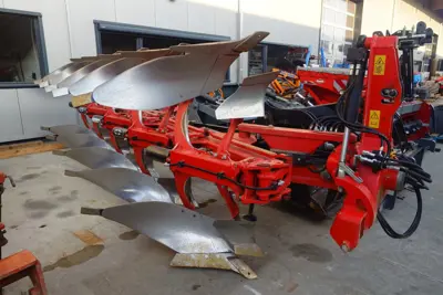 Charrue Grégoire Besson Rover 60 5 corps