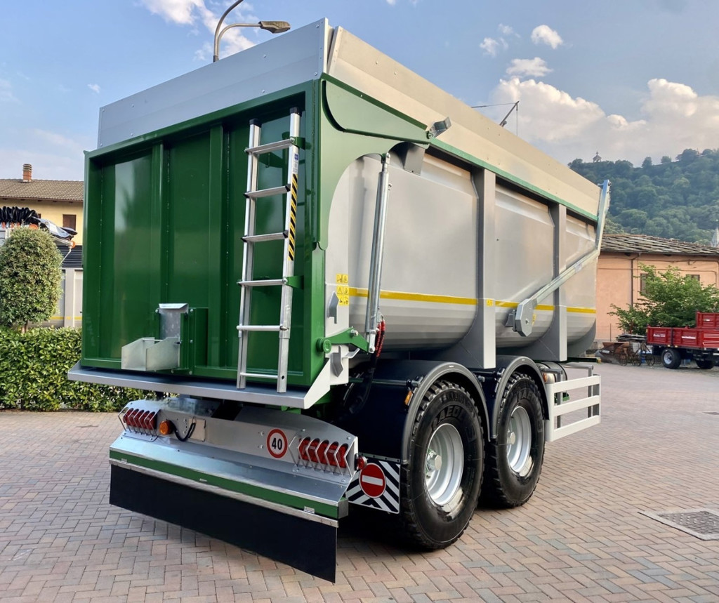 15985f93-67d3-4a8e-a41e-db0285cc0897-Anhänger grün.jpg