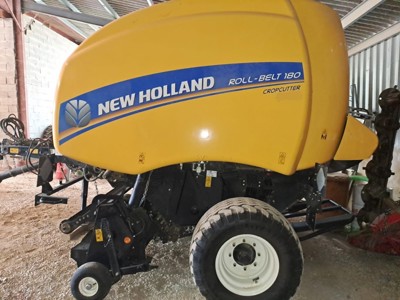 Rundballenpresse New Holland Roll-Belt 180