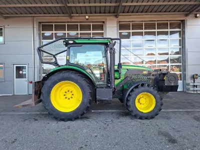Forsttraktor John Deere 6125R