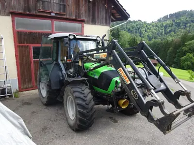 Traktor Deutz Agrofarm 100 mit FH+Zf und Frontlader