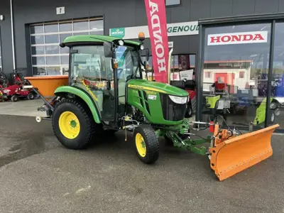 Tracteur John Deere 3045R avec équipement hiver