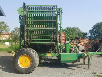 A vendre, arracheuse à betteraves Stoll V 202, année 2003.
