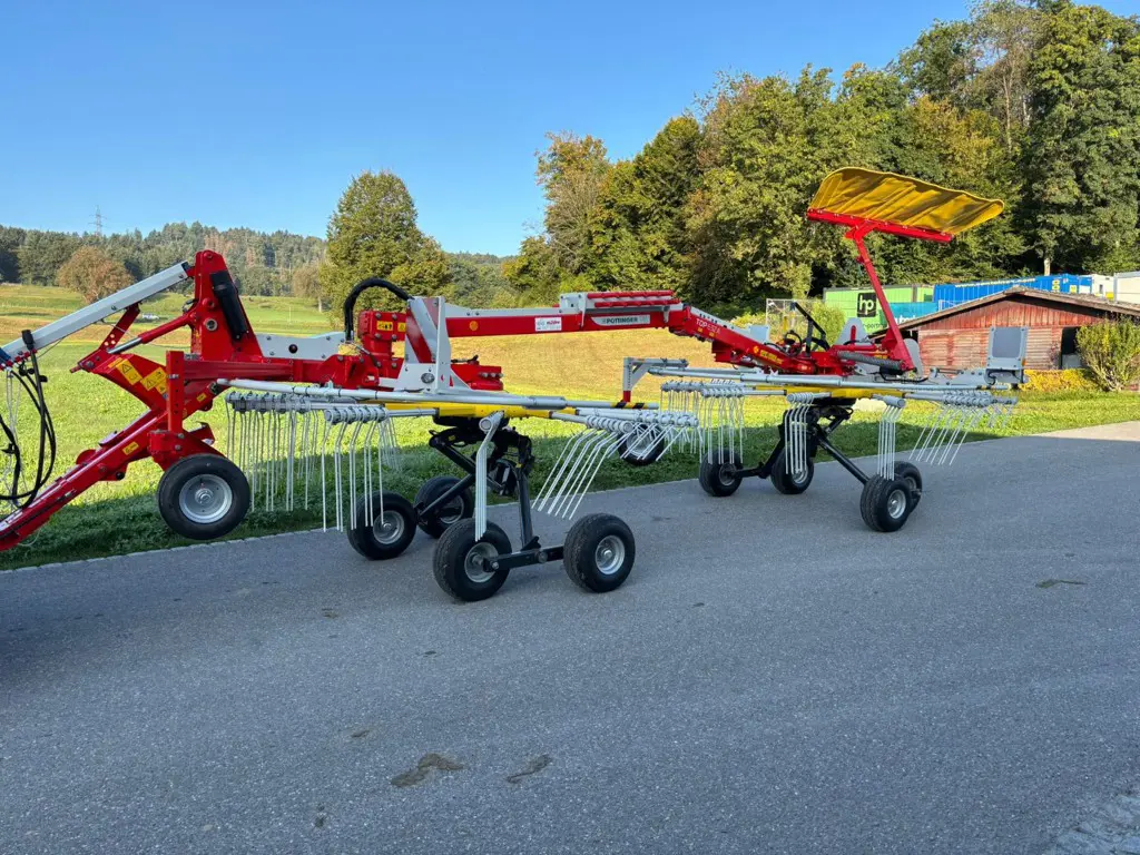 2cb5ce46-a8be-4be1-b897-22c55dd8d4d6-35384 Pöttinger Kreiselschwader Top 632 A (7).jpg