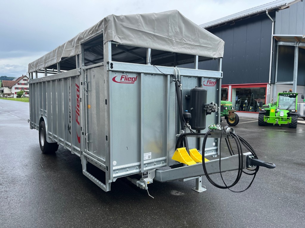 0d11cc80-252d-4998-b25f-35b0f62147ec-Viehwagen 3.png