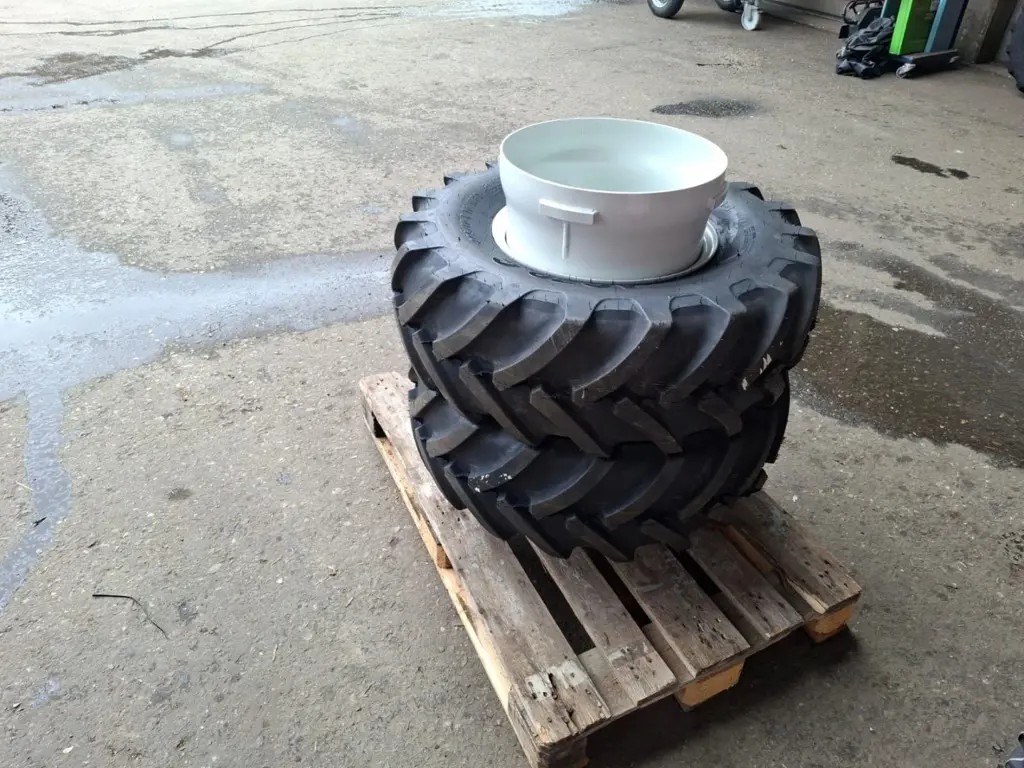 1 Paar Doppelräder 285/80 R16 zu 425/55-17 Reform