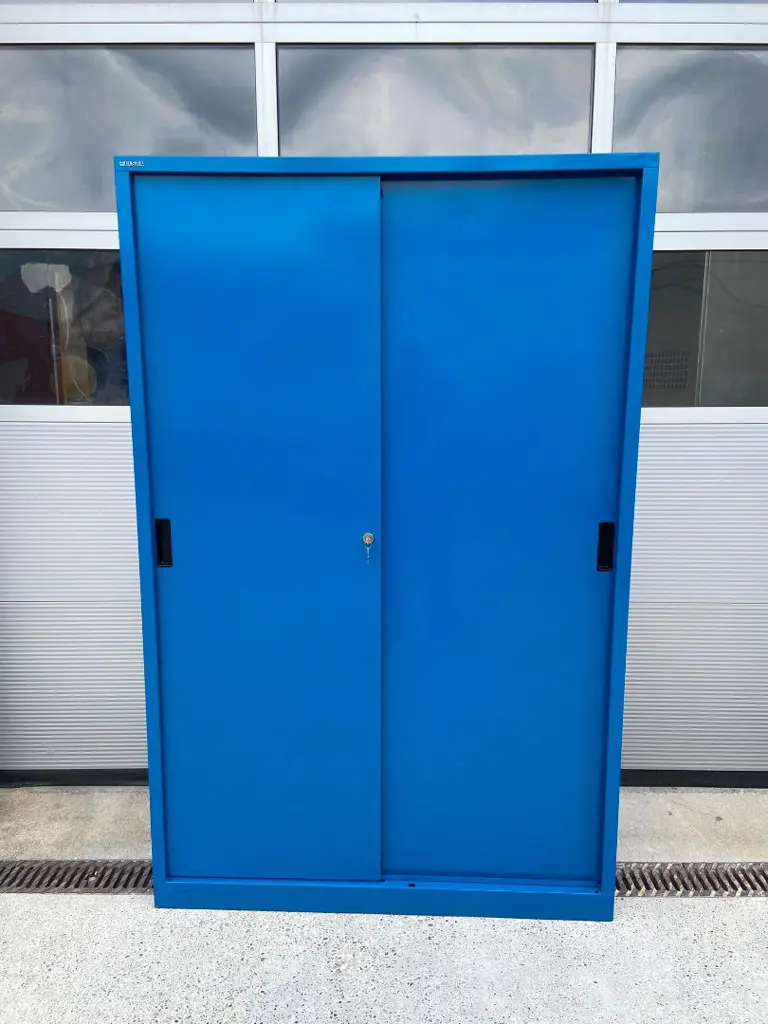 b07ebacb-2335-47a1-98c2-81e7aaa94810-16_Lista_Metallschrank_02.jpg