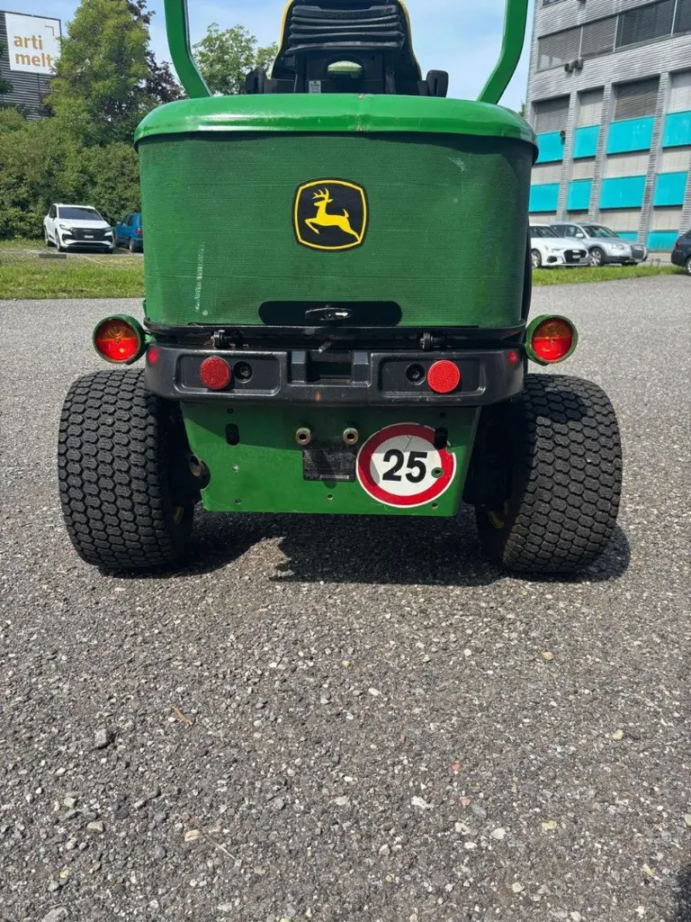 0702caf4-d113-413e-9971-2db5c4ce8e88-john-deere-1565-4wd-aufsitzmaher (3).jpg