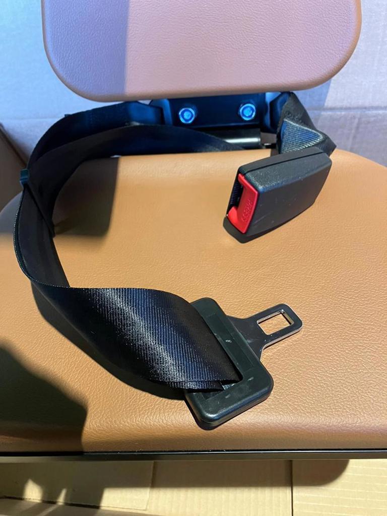 5f98ebac-1a20-4536-8b2d-911359612ea1-Beifahrersitz 16.jpg