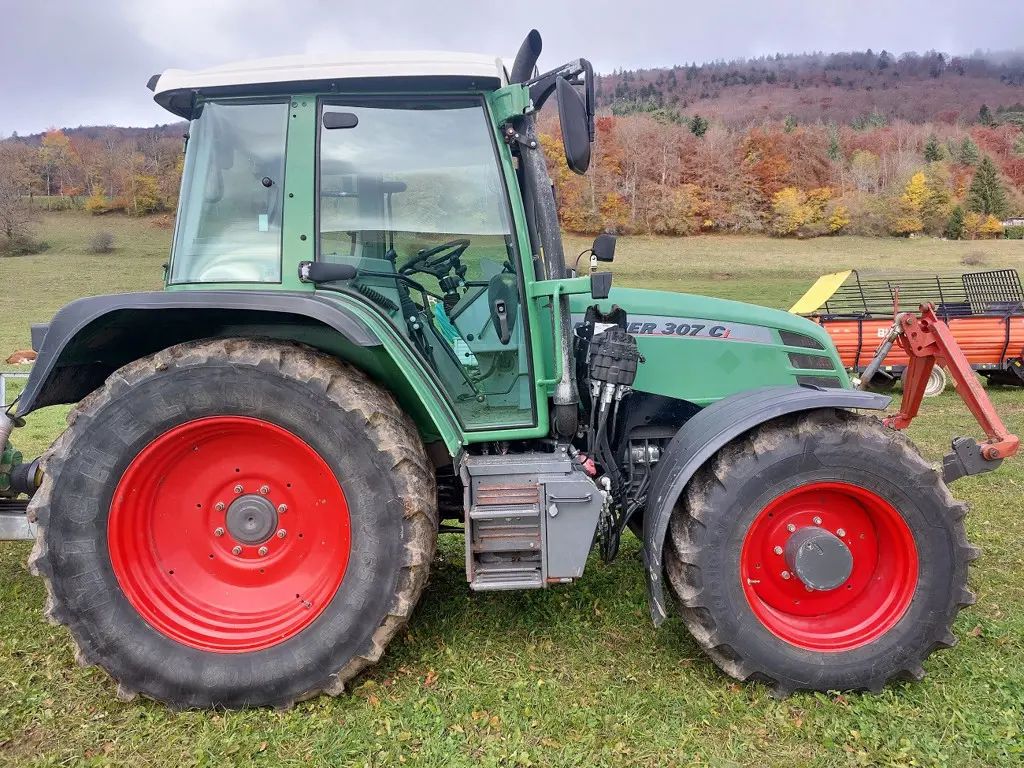 479e0e05-38f4-4020-a33a-28f11a653e06-Fendt Schindler (4).jpg
