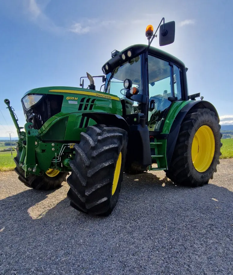 John Deere 6125 M