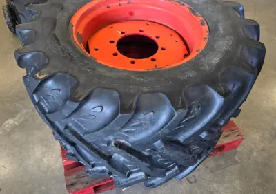 1 Paar Rad kpl. 380/70R24 Kleber