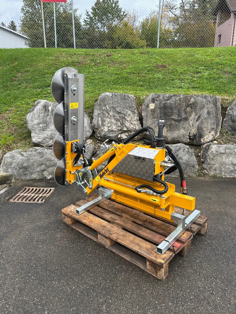 MULCHY Frontlader-Anbau BRE-X mit Kreisssäge