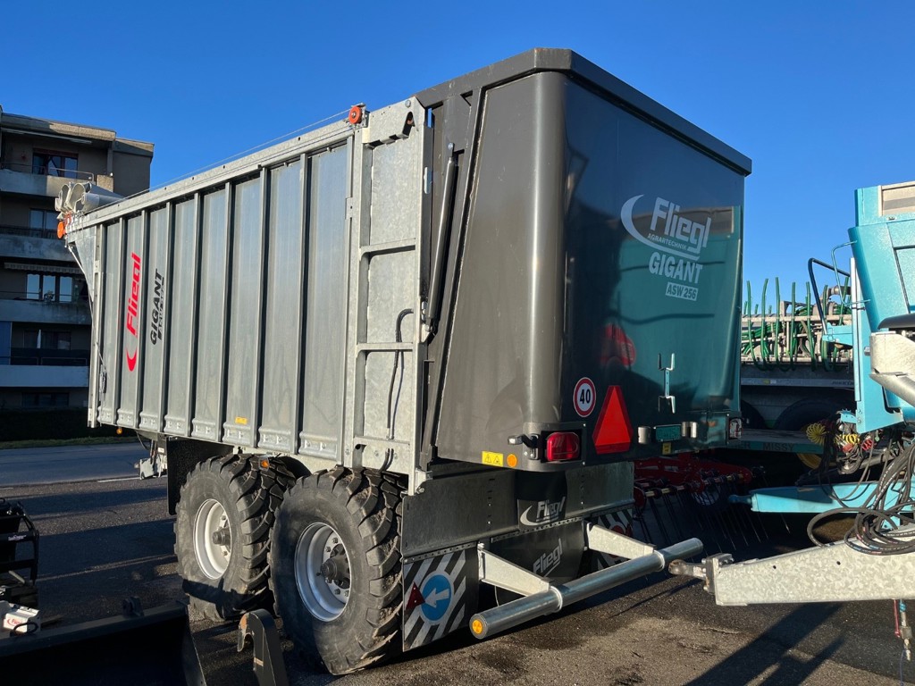 6b4adbae-9083-4d87-ad58-a205c8e998da-Fliegl ASW 256 5.jpg