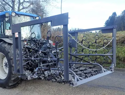 Wiesenegge 4m/ hydr./ 4 Ringreihen mit Farbschäden