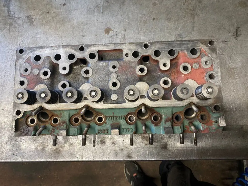 3a893f7c-6328-4e77-b5ce-d5a073e3c804-perkins-zylinderkopf-d4203-revidiert-im-austausch.jpg
