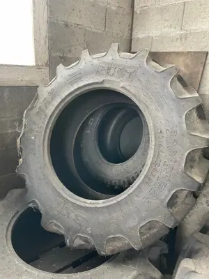 Pneu BKT 320.85 R24
