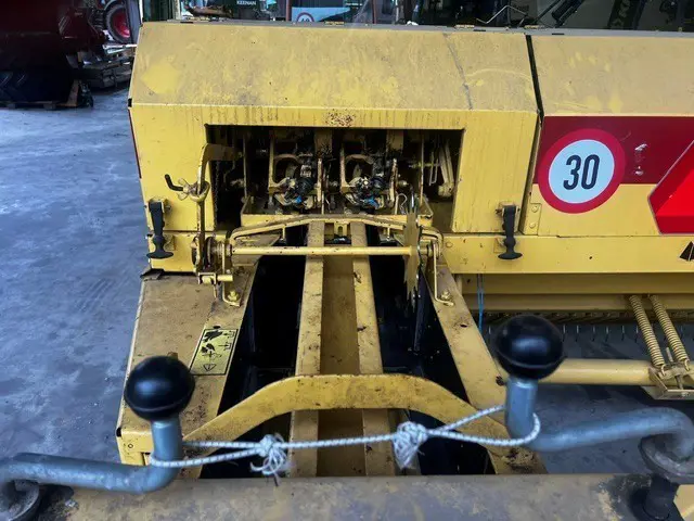 df98bef9-8fa7-4791-bd98-0e5e19f24bc9-New Holland 3.jpg