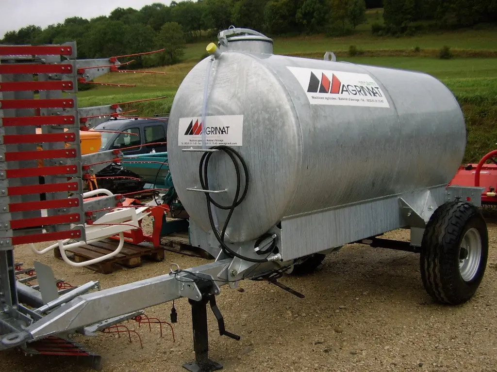 f256c9ac-50cb-4794-8aa7-4a7a9c222b5e-Agrimat tonne à eau 3100 (20).jpg