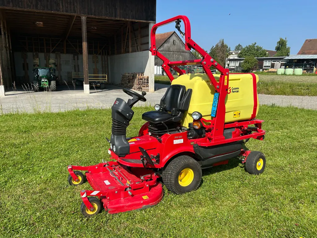 Gianni Ferrari PG230 Rasentraktor mit Grasaufnahme