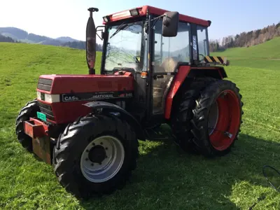 Case IH 840A mit Schneepflug