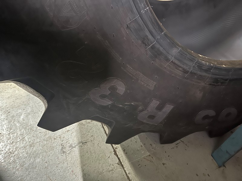 0f711611-6602-4bd6-9031-d9576d2167da-Pneu 3.jpg